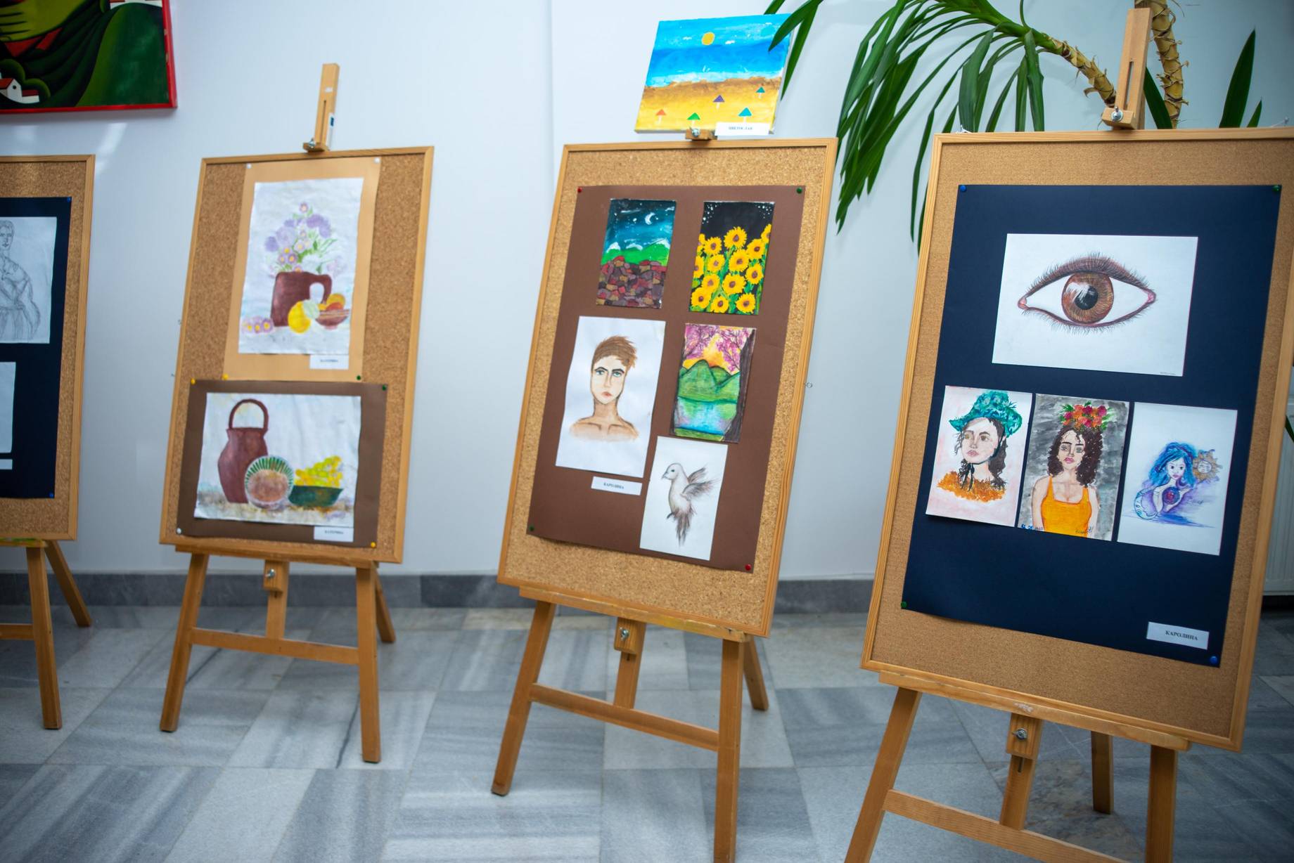 Изложбата на малките художници в Мездра